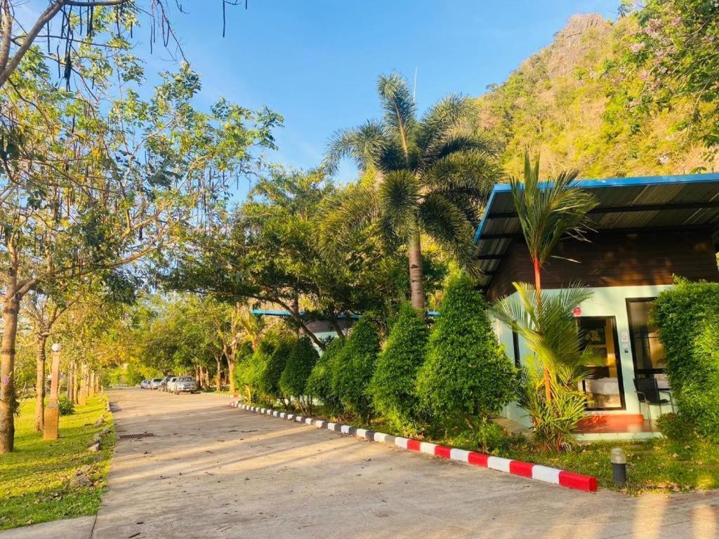 Phuphayot Resort Транг Екстериор снимка