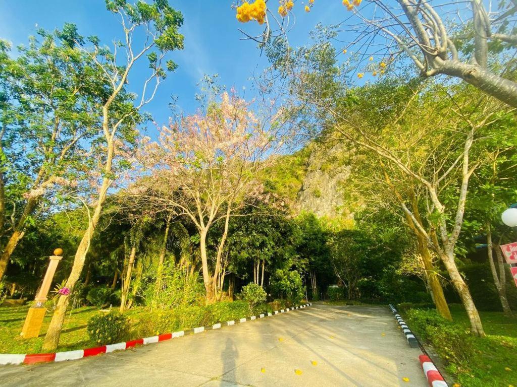 Phuphayot Resort Транг Екстериор снимка