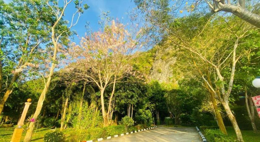 Phuphayot Resort Транг Екстериор снимка